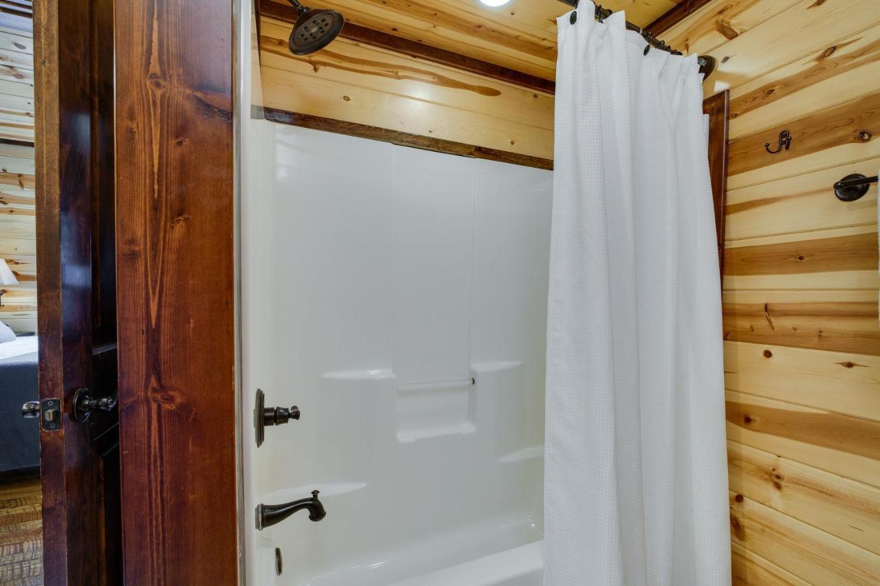 Holiday home With Game And Private Hot Tub! Broken Bow