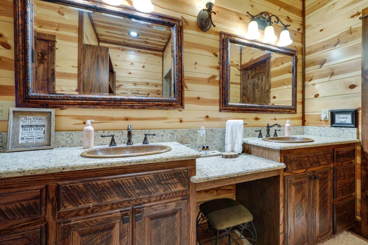 With Game And Private Hot Tub!