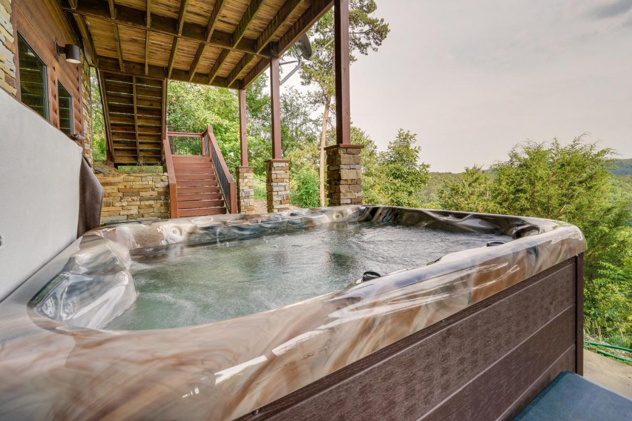 With Game And Private Hot Tub! * Broken Bow