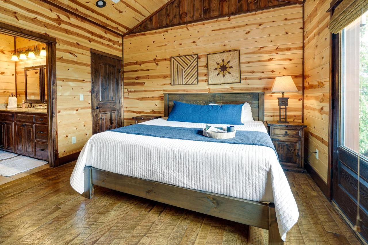 With Game And Private Hot Tub! * Broken Bow